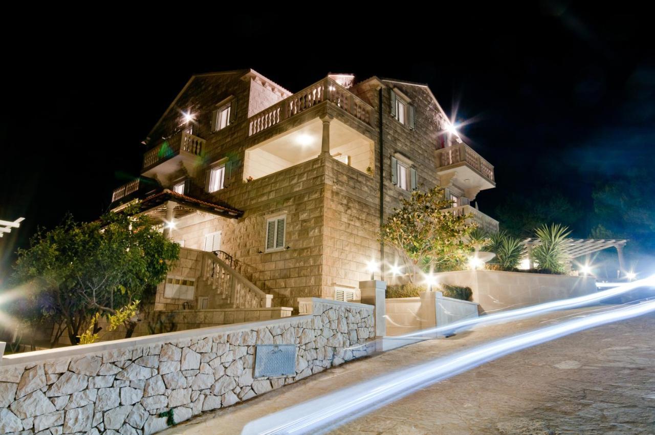 Apartments Barba Petra Dvori Sumartin Exterior foto