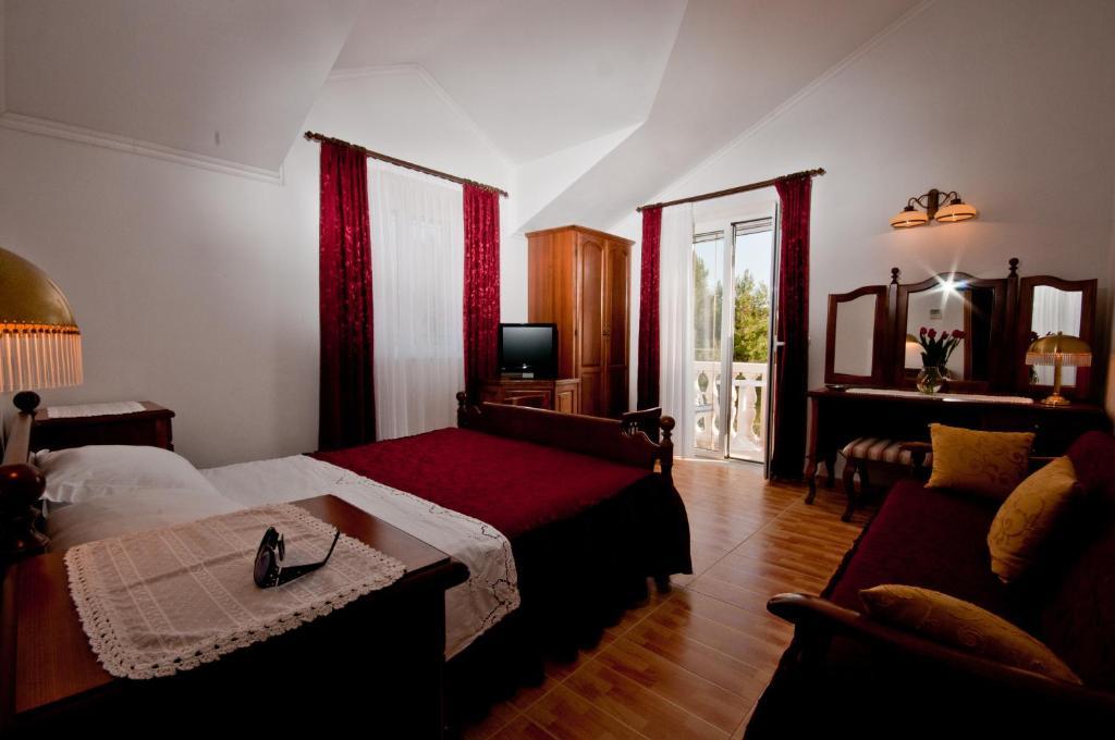 Apartments Barba Petra Dvori Sumartin Zimmer foto