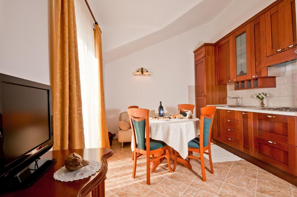 Apartments Barba Petra Dvori Sumartin Zimmer foto