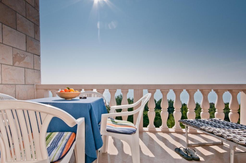 Apartments Barba Petra Dvori Sumartin Zimmer foto