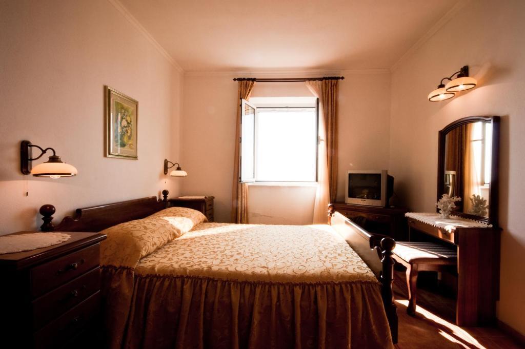 Apartments Barba Petra Dvori Sumartin Zimmer foto